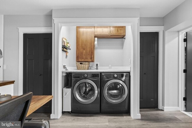 Building Photo - 526 E Thompson St