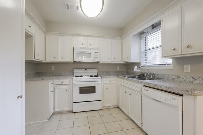 Building Photo - 36 W Bigelow Oak Ct