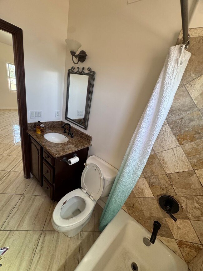 Building Photo - NW1936
