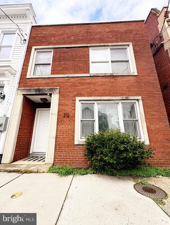 Primary Photo - 212 N Patrick St