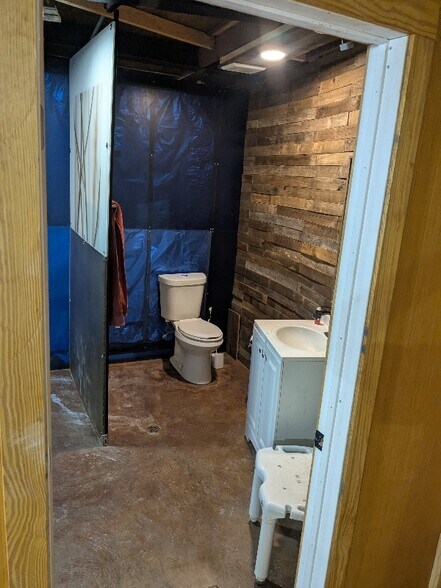 Building Photo - 526 Allen Dr