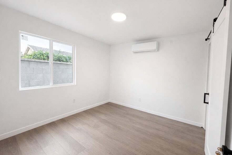 Building Photo - 6905 Noble Ave