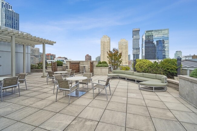 Building Photo - 105 Greene St