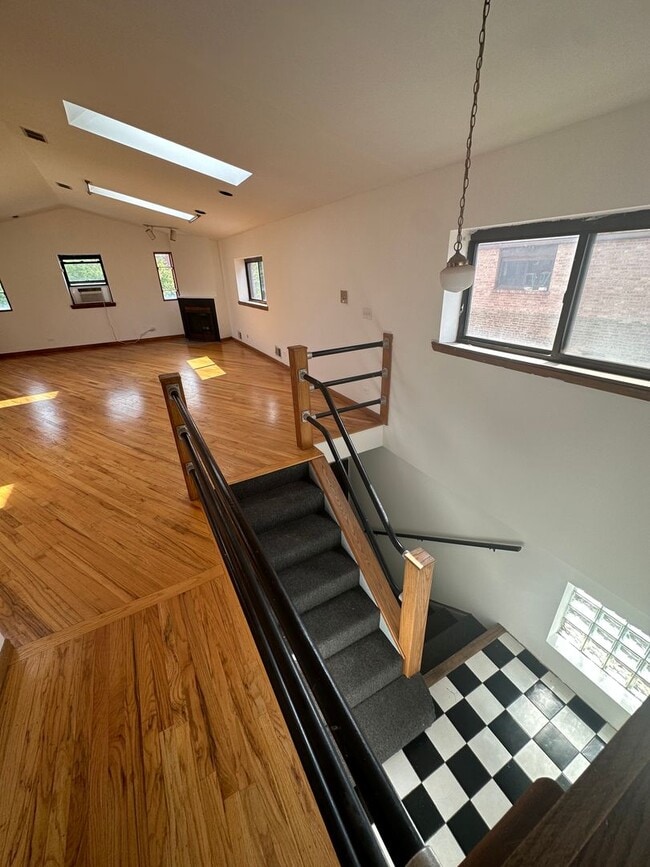 Building Photo - 974 W Cullerton St