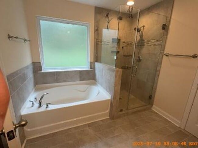 Building Photo - Lexington Living Oasis