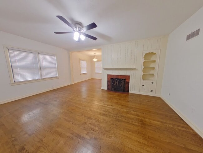 Building Photo - COLLEGE HILL RENTAL-122 South Glendale