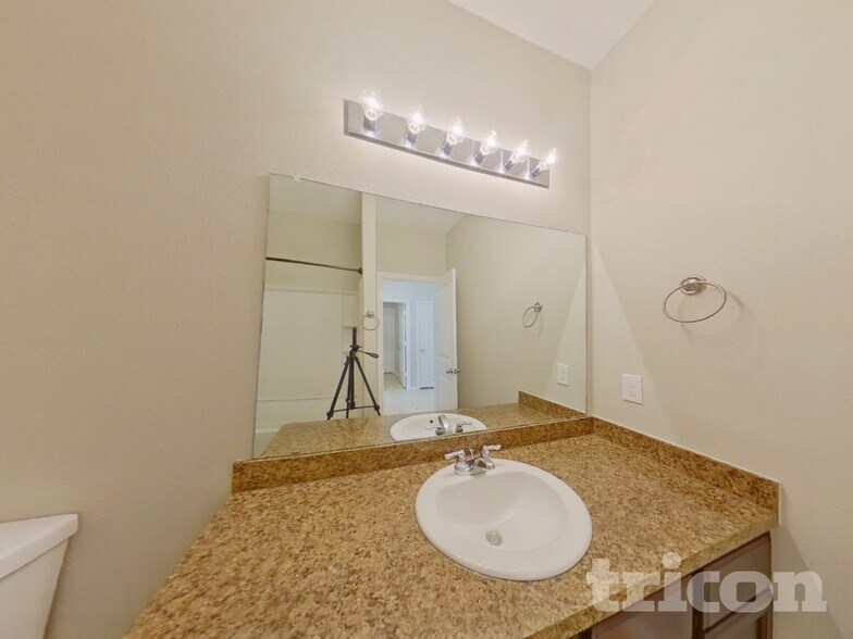 Building Photo - 1104 Autumnwood Dr