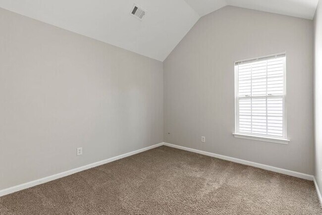 Building Photo - Spacious 4bed/2.5bath Home in Charlotte