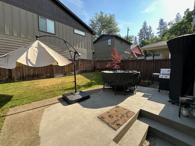 Building Photo - Latah Creek Craftsman 3 Bedroom 2 1/2 Bath...