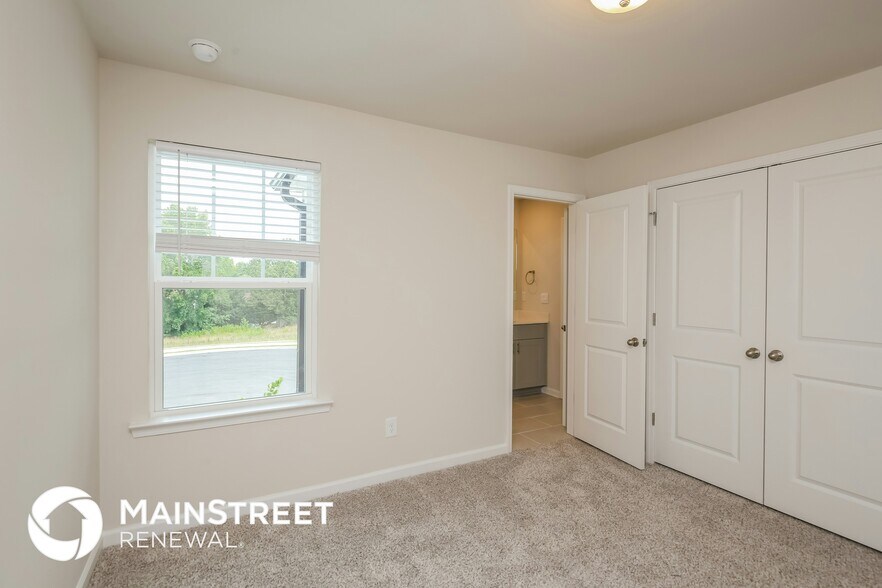 Building Photo - 1347 Sunny Lk Dr