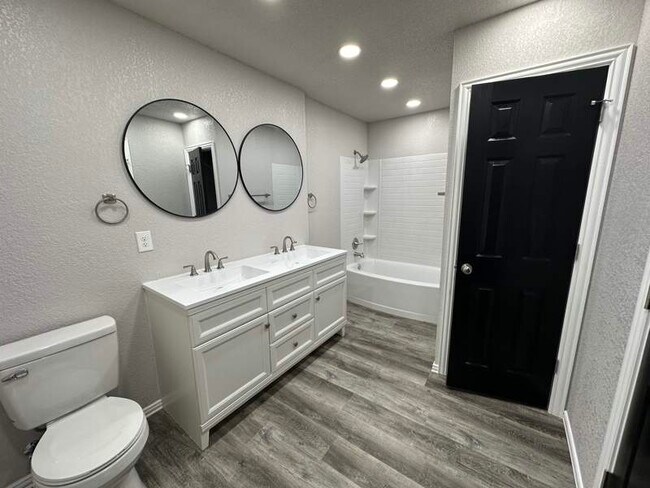Building Photo - 4707 Midway Dr