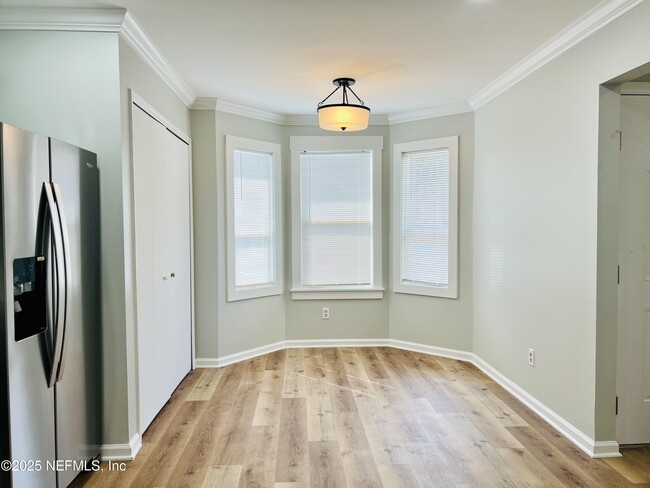Building Photo - 5523 Cabot Dr N