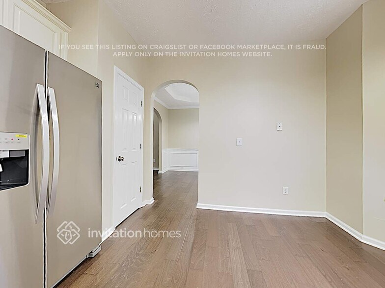 Building Photo - 532 Chaucer Way