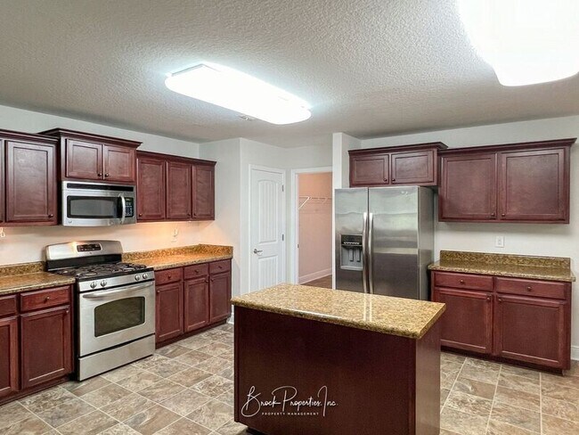 Building Photo - 2080 Stennis Dr