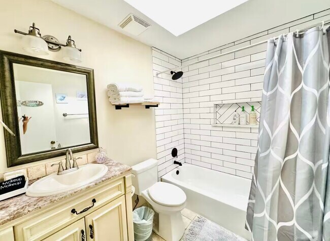 Building Photo - 3007 Willowbend Rd