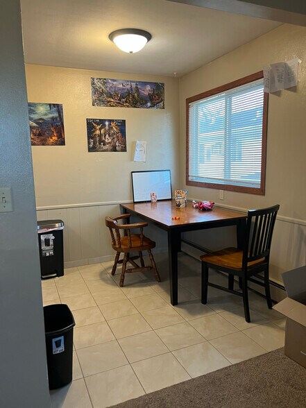 Building Photo - 1327 3rd Ave SW