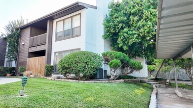 Building Photo - 8020 Braesmain Dr