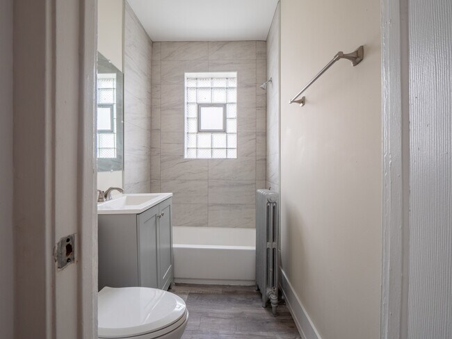 Building Photo - 7371 N Damen Ave