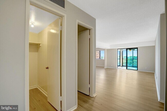 Building Photo - 5904 Mt Eagle Dr