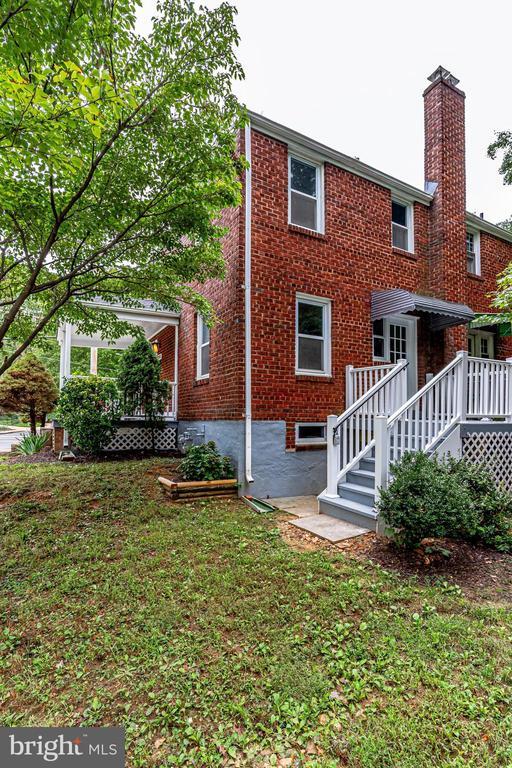 Building Photo - 2901 Farmington Dr