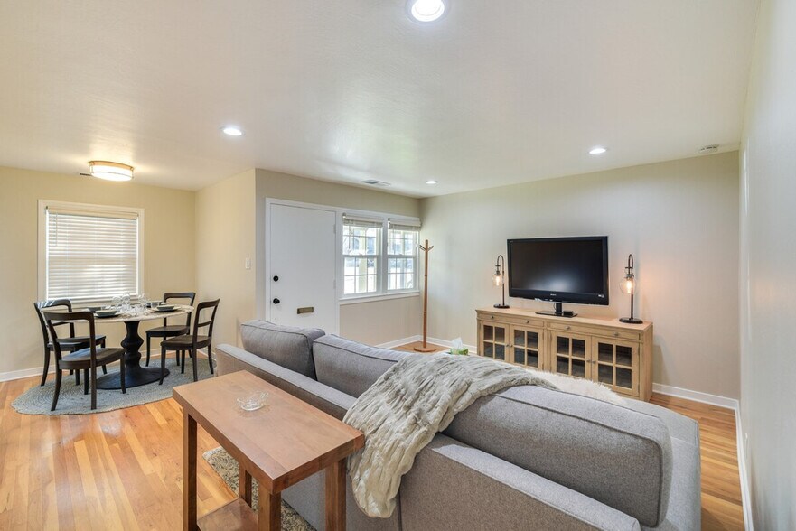 Primary Photo - 1995 Creek Dr