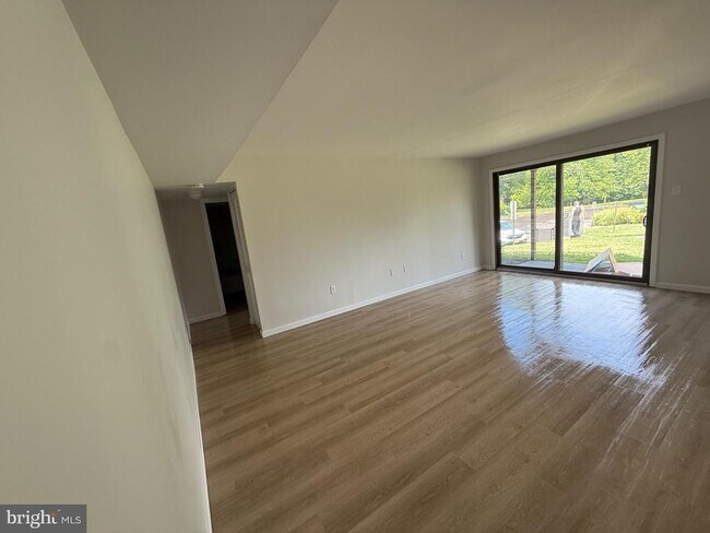 Building Photo - 505 Meadow Woods Ln