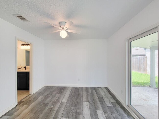 Building Photo - 13838 Walnut Hollow Ln
