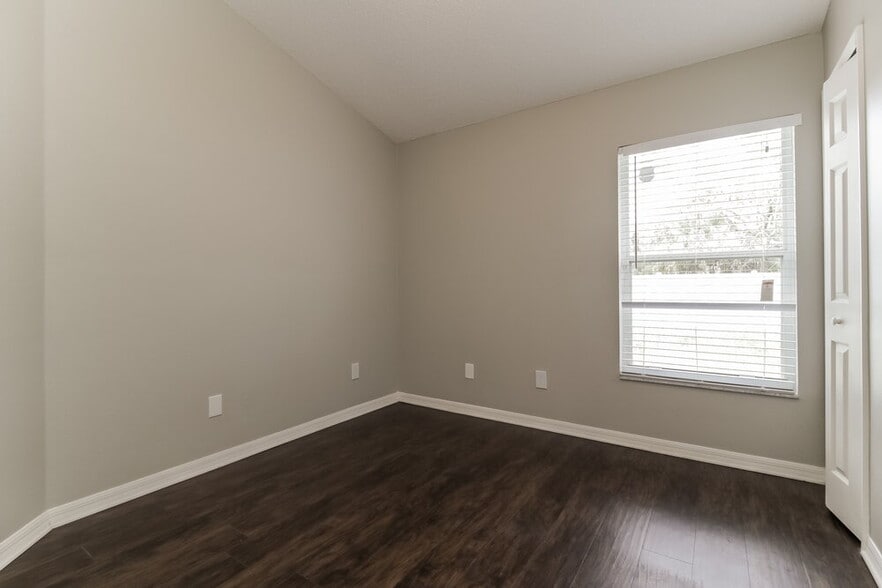 Building Photo - 70 Pine Arbor Dr