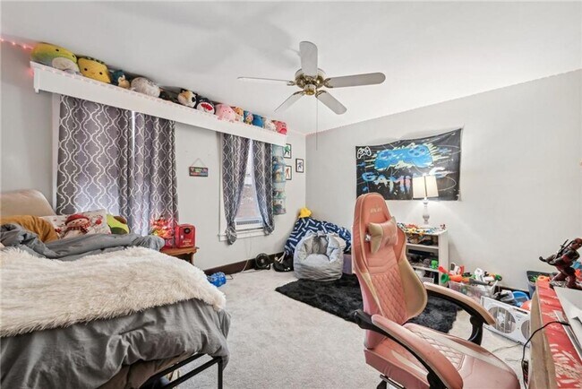 Building Photo - Bright and Roomy 6-Bedroom in McKees Rocks with Garage