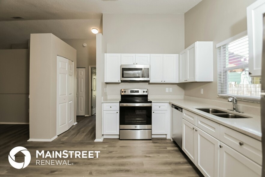 Building Photo - 3222 6th Ave W