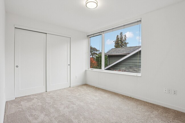 Building Photo - 256 E Roanoke St