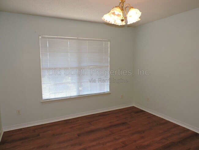Building Photo - 2552 Southern Oaks Dr