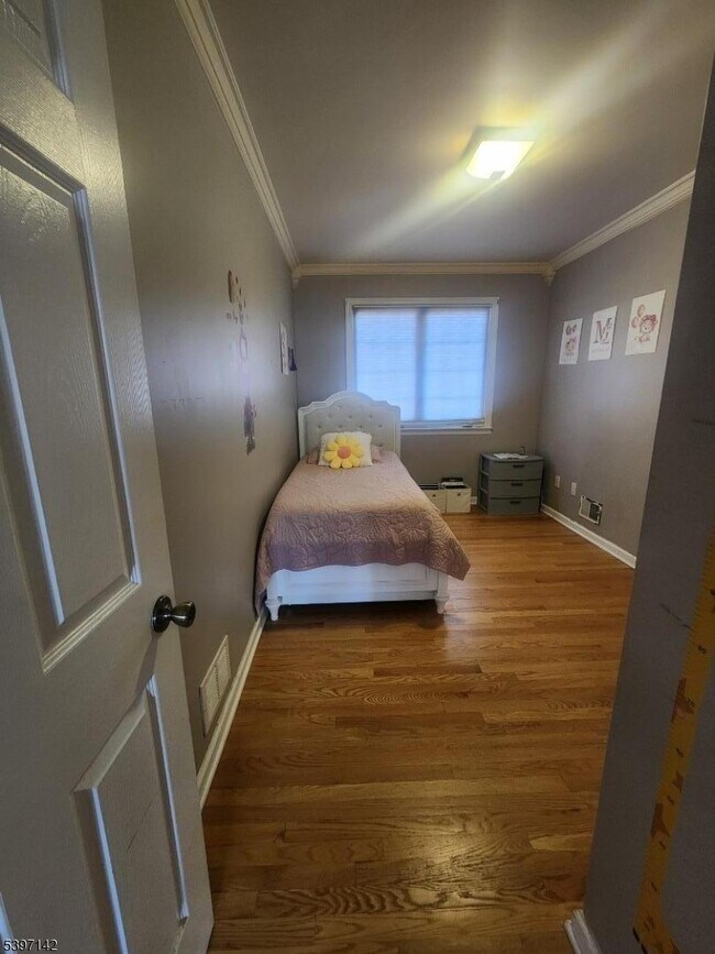 Building Photo - 49 Entwistle Ave