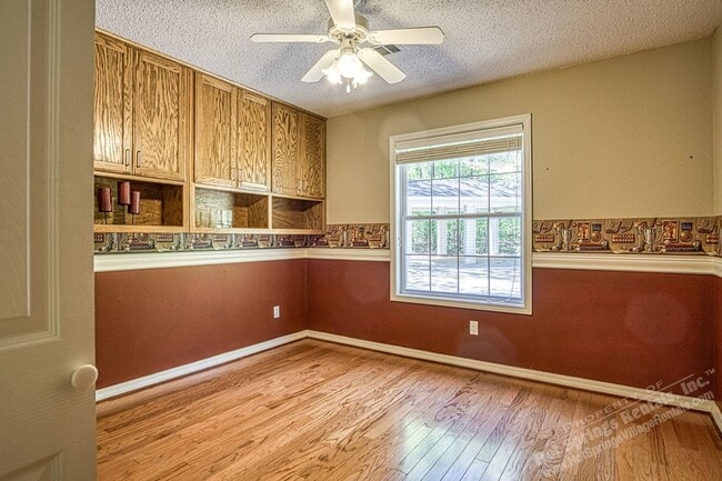 Building Photo - East Gate Area | Home | Unfurnished