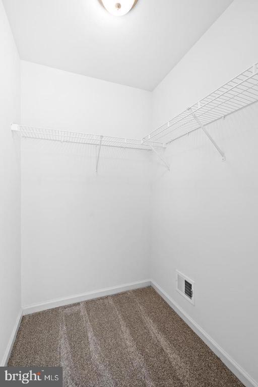 Building Photo - 482 Peleton St