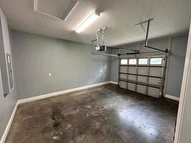 Building Photo - 3/2 House For Rent in Northside Jax!