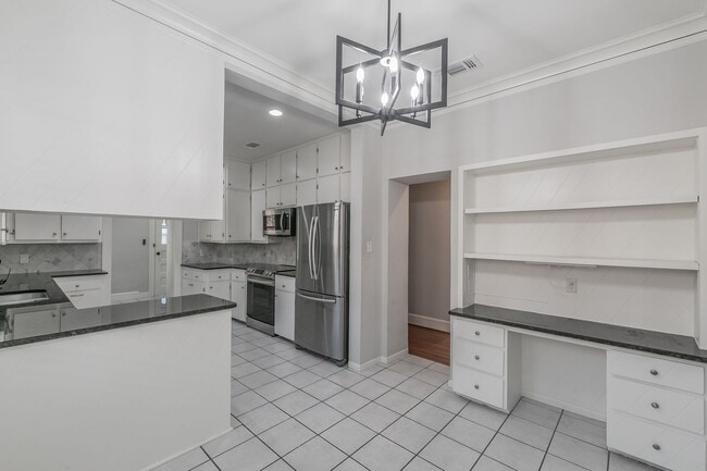 Building Photo - WONDERFUL BERKELEY LOCATION!  Immaculate One Story Craftsman!