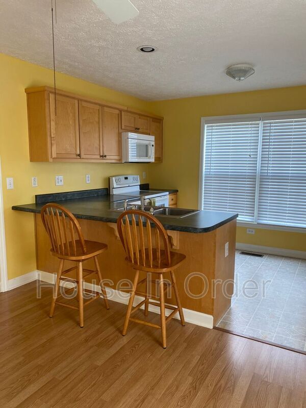 Building Photo - 47 Deer Meadows Dr