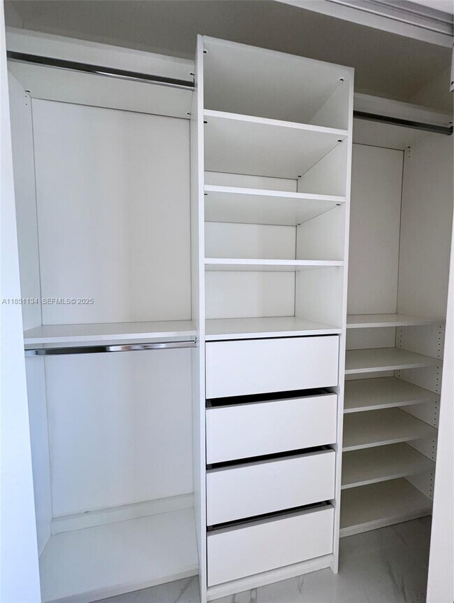 Building Photo - 700 NE 24th St