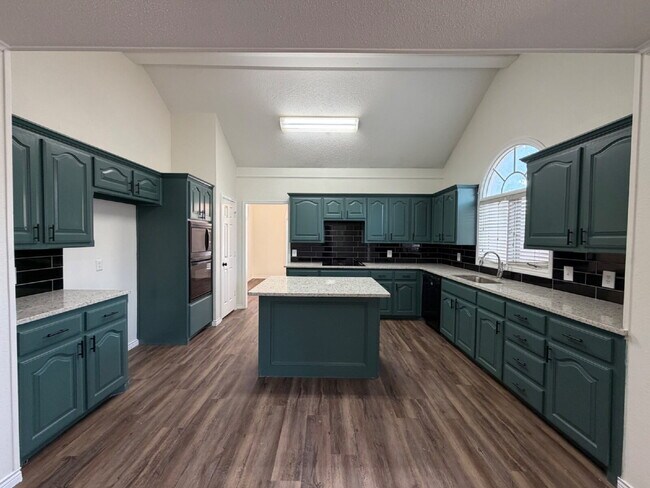 Building Photo - Beautiful Newly Updated Home in Whisperwood!