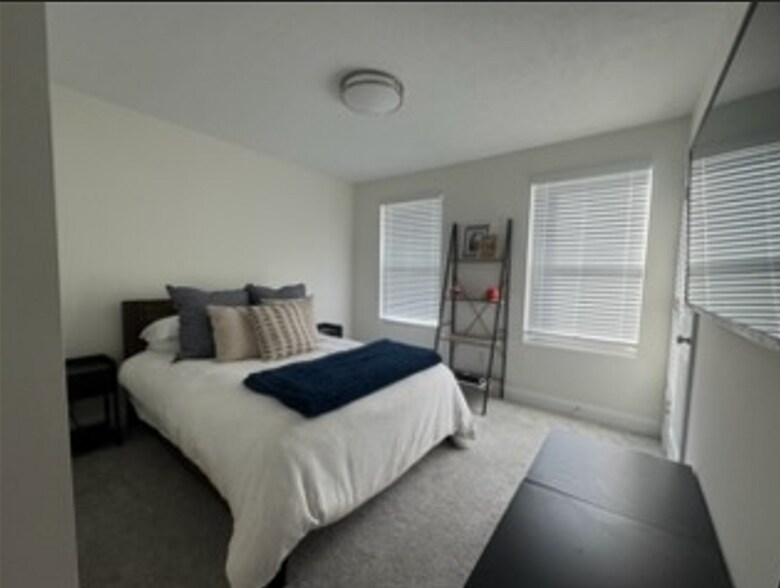 Building Photo - 27845 Birchwood Ct