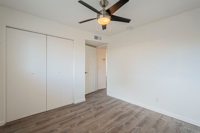 Building Photo - Renovated open floorplan