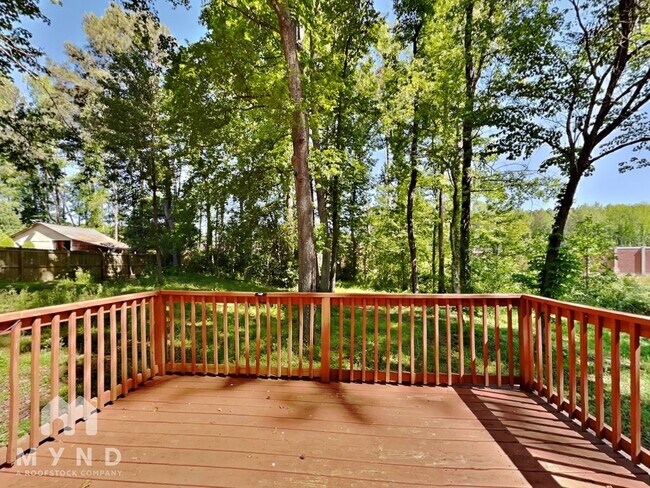 Building Photo - 5613 Deerborn Dr