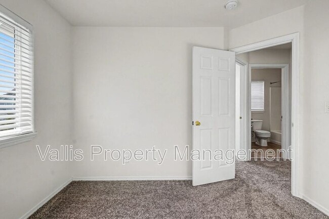 Building Photo - 4936 Evie Jean St NE