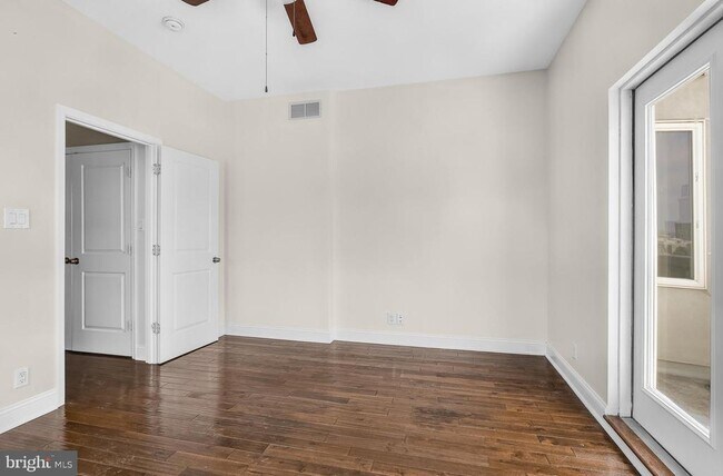 Building Photo - 2050 Frankford Ave