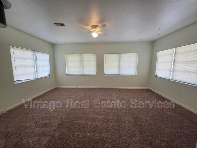 Building Photo - 1103 N Crystal Terrace