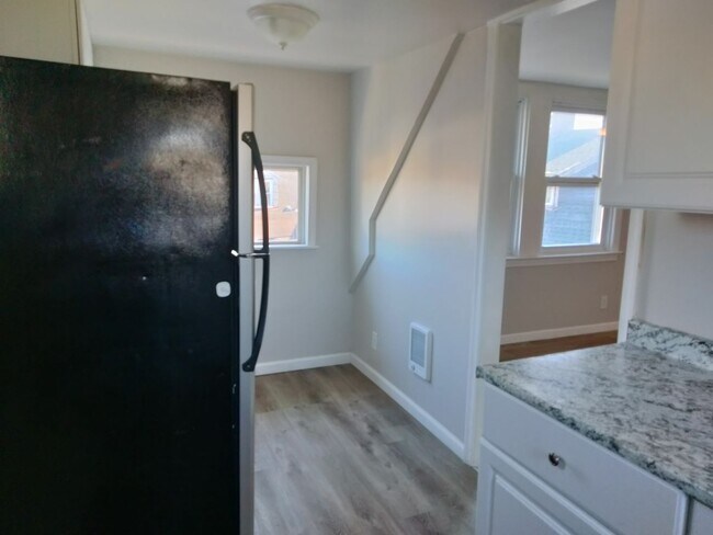 Building Photo - 1337 Washington St