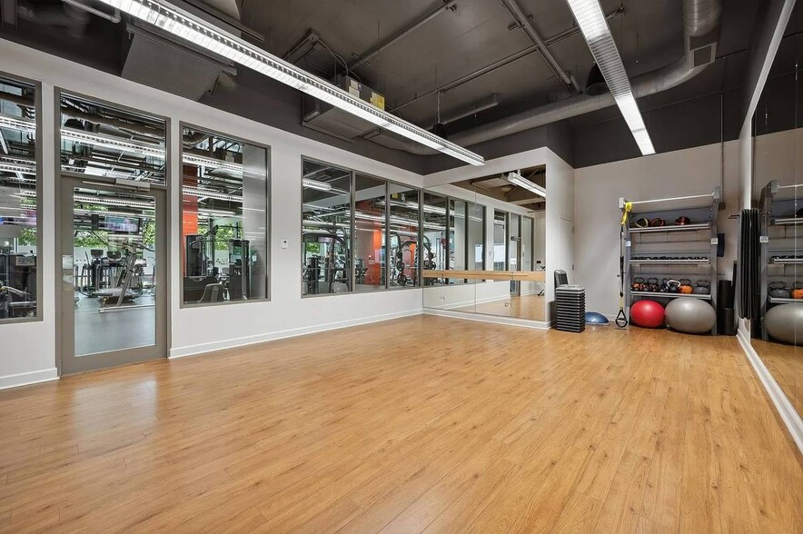 Building Photo - 964 S Clark St