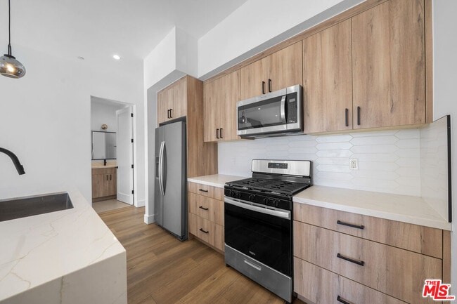 Building Photo - 10845 1/2 Morrison St