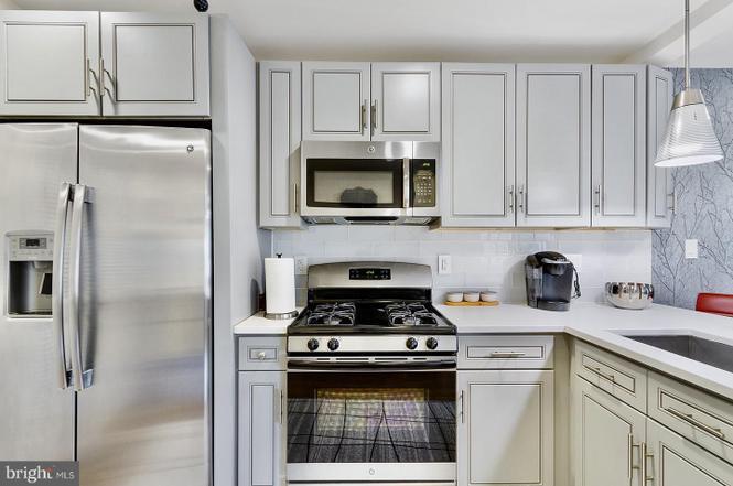 Building Photo - 2536 W Girard Ave